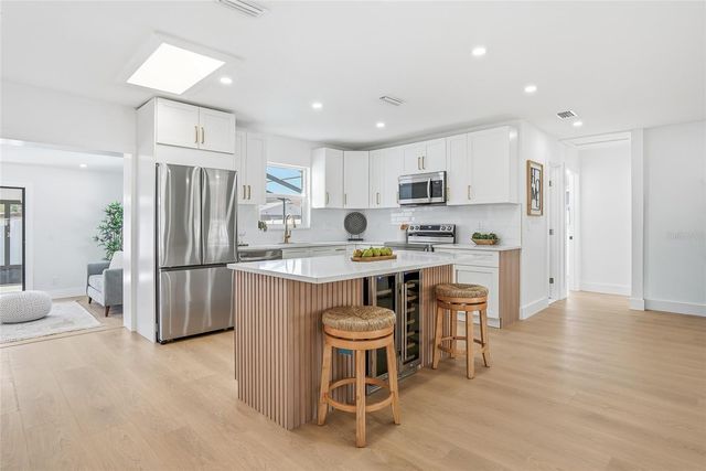 6529 S WEST SHORE CIRCLE, Tampa, FL 33616