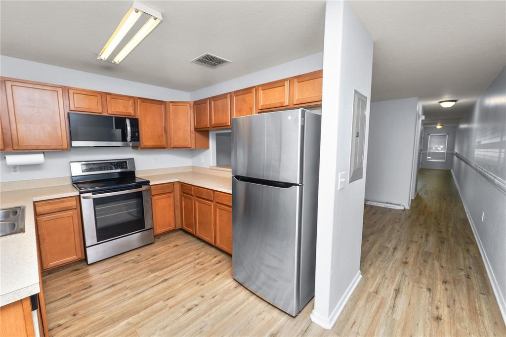 Image 8 of property listing at 5455 LIMESTONE LANE, Lakeland, FL 33809