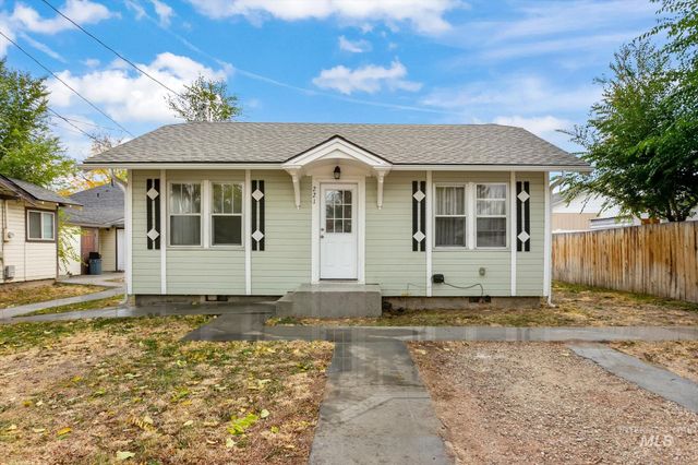 219 24th Ave S, Nampa, ID 83651