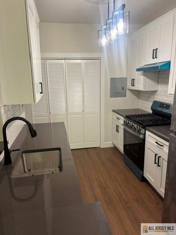 6221 Cedar Court 6221, South Brunswick, NJ 08852
