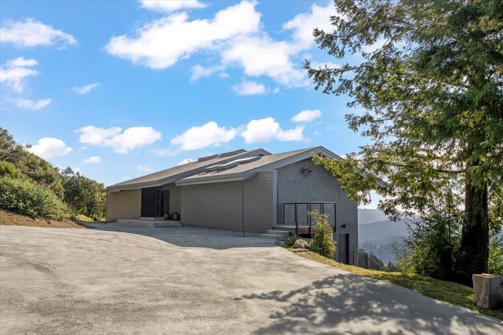 Image 2 of property listing at 12336 Indian Rock Way, Los Gatos, CA 95033