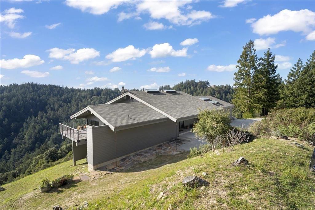 Image 31 of property listing at 12336 Indian Rock Way, Los Gatos, CA 95033