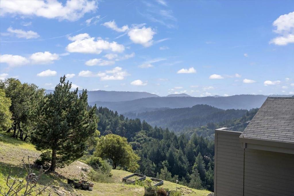 Image 32 of property listing at 12336 Indian Rock Way, Los Gatos, CA 95033