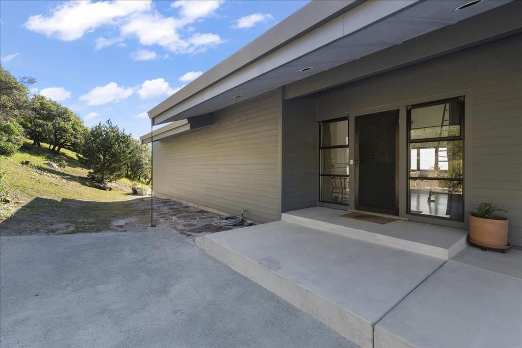 Image 4 of property listing at 12336 Indian Rock Way, Los Gatos, CA 95033