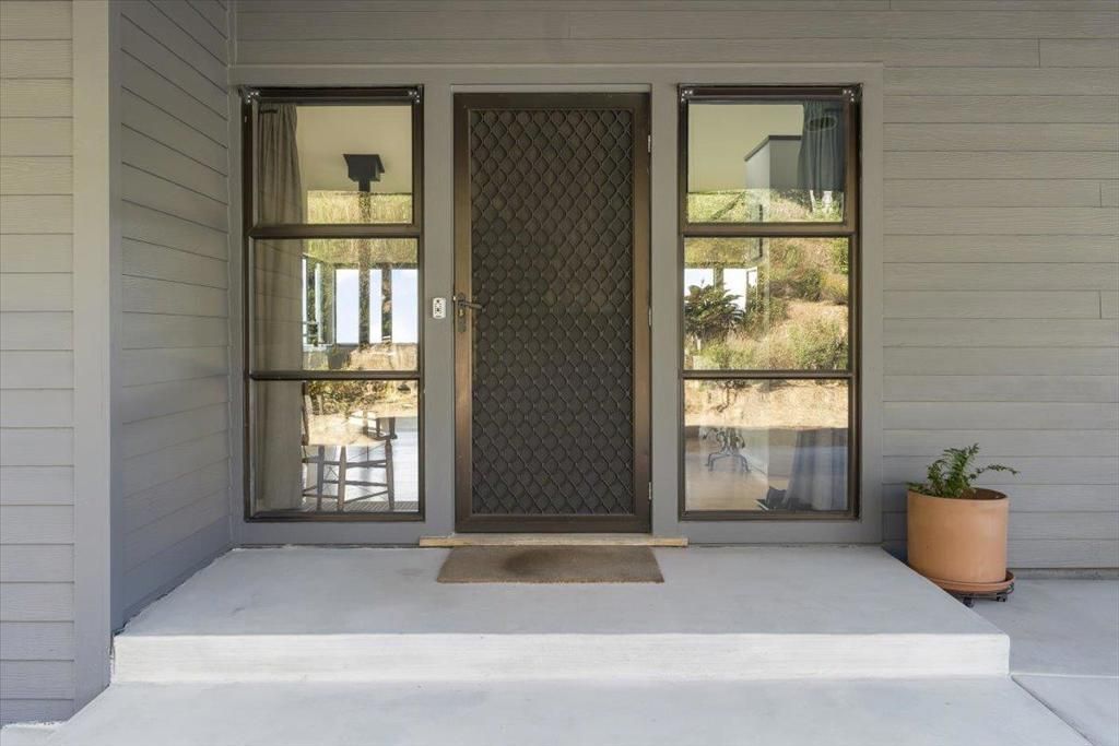 Image 5 of property listing at 12336 Indian Rock Way, Los Gatos, CA 95033