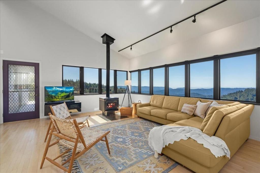 Image 7 of property listing at 12336 Indian Rock Way, Los Gatos, CA 95033