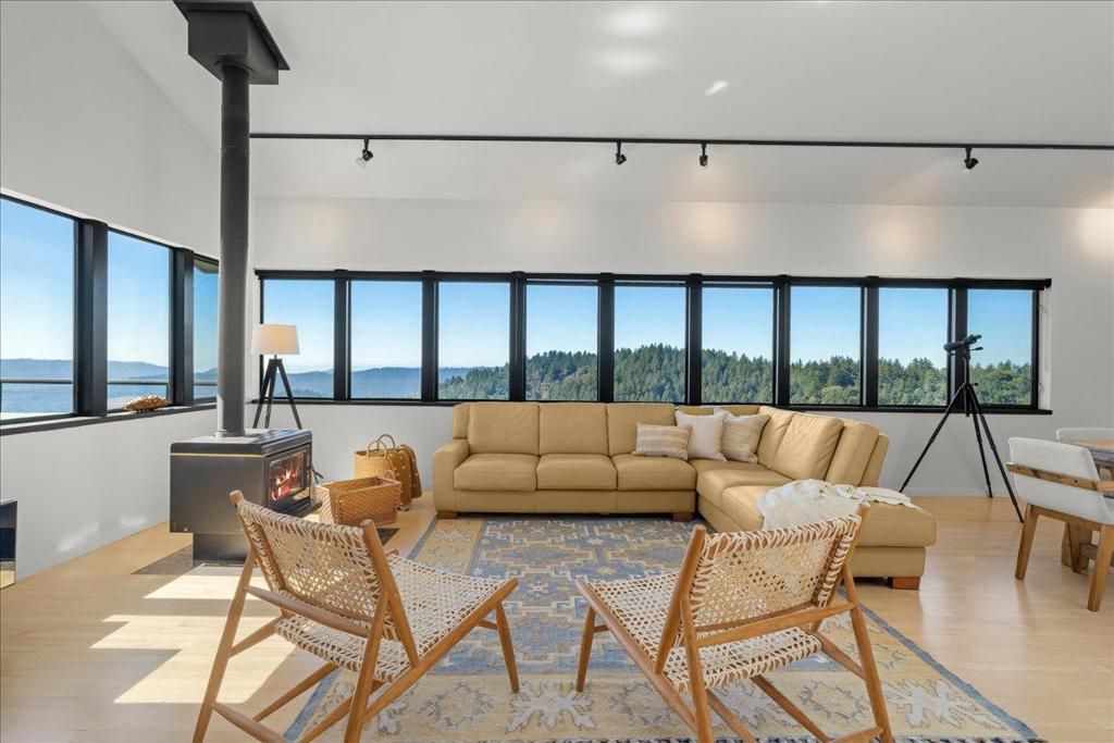 Image 8 of property listing at 12336 Indian Rock Way, Los Gatos, CA 95033