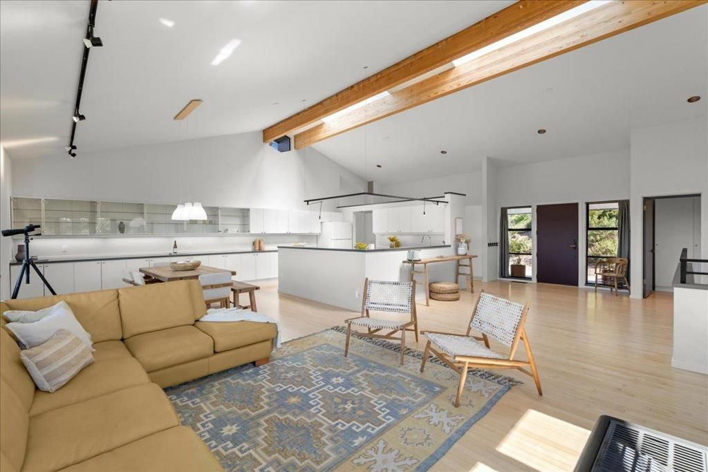 Image 9 of property listing at 12336 Indian Rock Way, Los Gatos, CA 95033