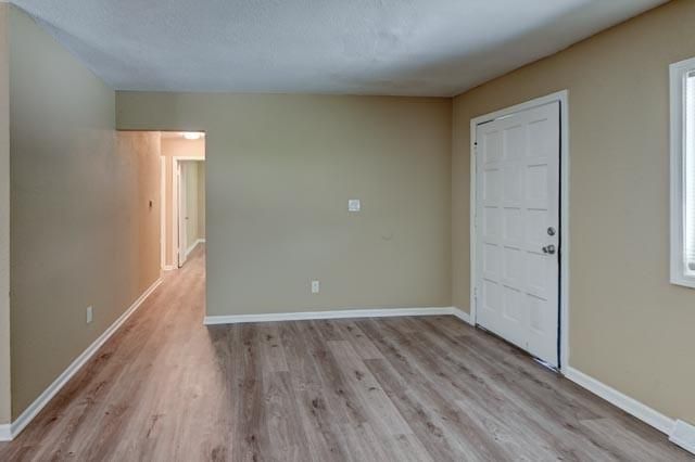 4629 Elmwood Avenue, Kansas City, MO 64130