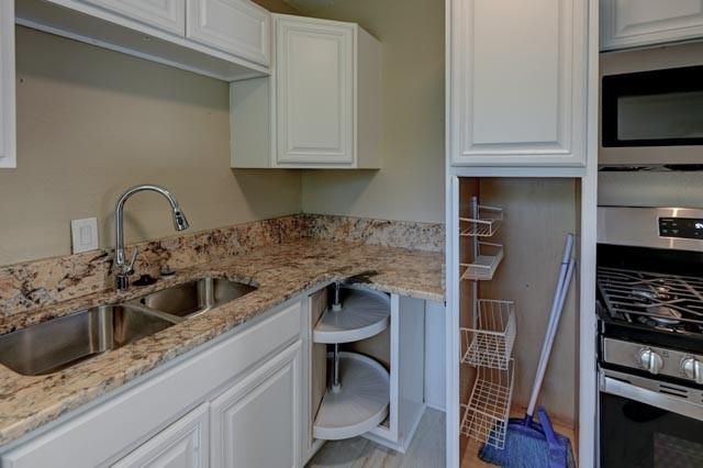 4629 Elmwood Avenue, Kansas City, MO 64130