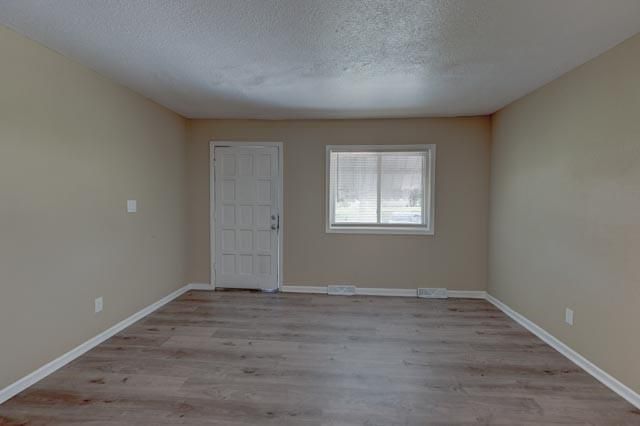 4629 Elmwood Avenue, Kansas City, MO 64130