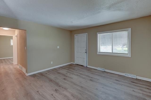 4629 Elmwood Avenue, Kansas City, MO 64130