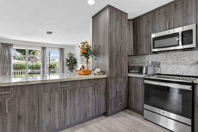 1357 SW 4th Ter, Pompano Beach, FL 33060