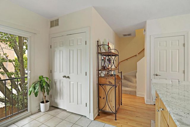 4549 N central Avenue 8, Chicago, IL 60630