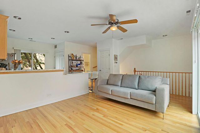 4549 N central Avenue 8, Chicago, IL 60630