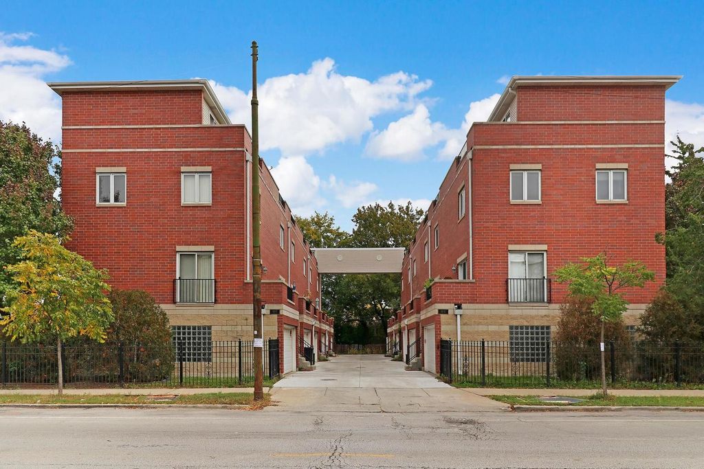 4549 N central Avenue 8, Chicago, IL 60630