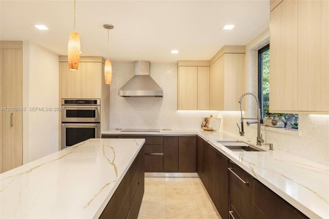 2301 Tigertail Ave, Coconut Grove, FL 33133