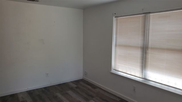 2111 R W Bivens Lane, Fort Worth, TX 76105