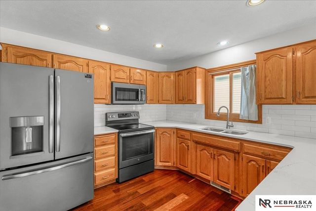 5429 S 56th Street, Omaha, NE 68117
