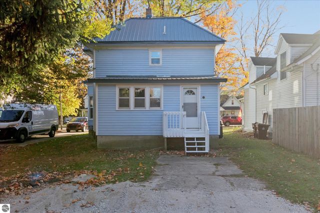 117 E Wright Avenue, Shepherd, MI 48883
