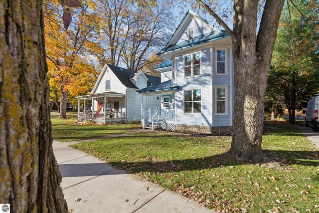 117 E Wright Avenue, Shepherd, MI 48883
