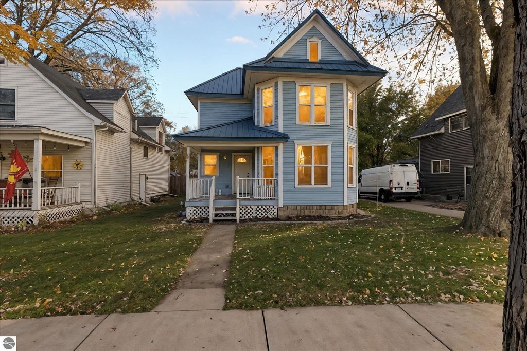 Image 1 of property listing at 117 E Wright Avenue, Shepherd, MI 48883