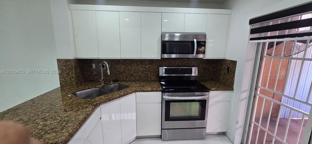 2461 W 76th St 103, Hialeah, FL 33016