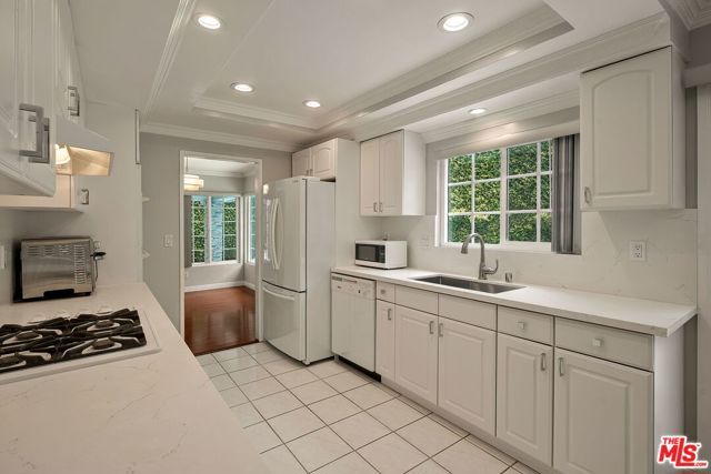 3010 Stoner Avenue, Los Angeles, CA 90066