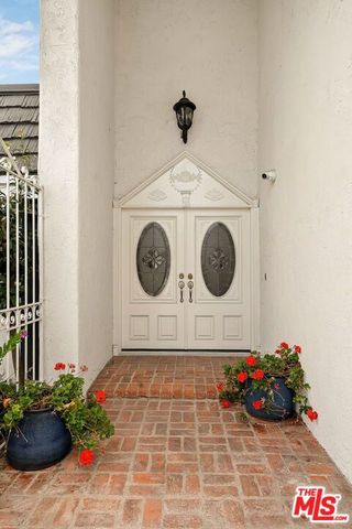 3010 Stoner Avenue, Los Angeles, CA 90066
