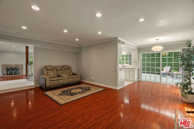 3010 Stoner Avenue, Los Angeles, CA 90066