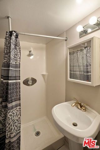 3010 Stoner Avenue, Los Angeles, CA 90066
