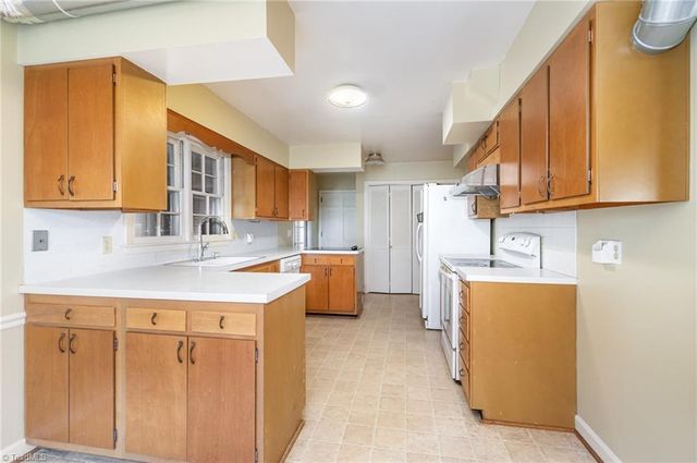 1210 Jefferson Road, Greensboro, NC 27410