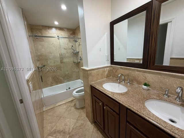 2375 W 74th St 105-6, Hialeah, FL 33016