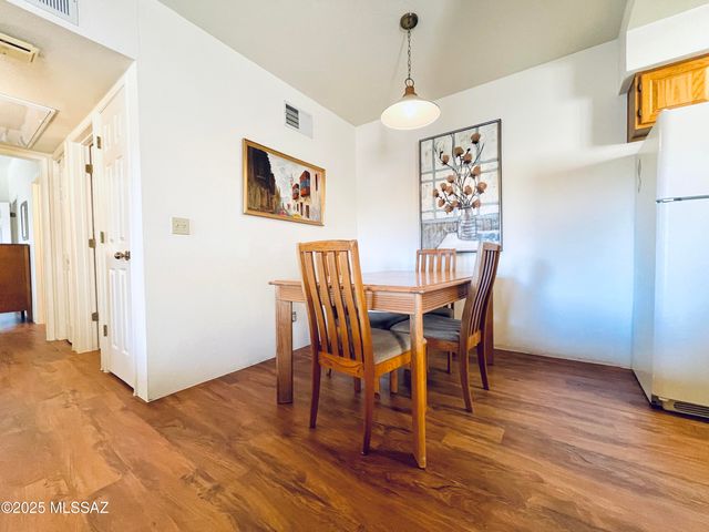 5750 N Camino Esplendora Apt 203, Tucson, AZ 85718