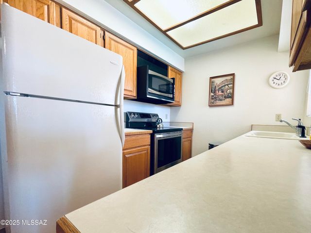 5750 N Camino Esplendora Apt 203, Tucson, AZ 85718