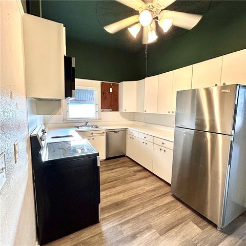 609 E Corpus Christi St, Beeville, TX 78102