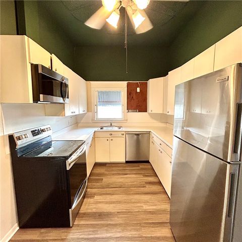 609 E Corpus Christi St, Beeville, TX 78102