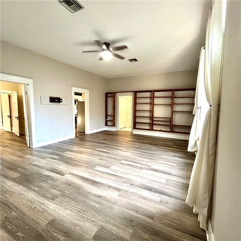 609 E Corpus Christi St, Beeville, TX 78102