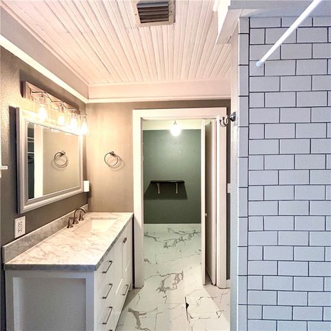 609 E Corpus Christi St, Beeville, TX 78102