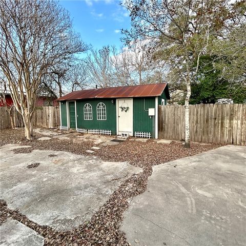 609 E Corpus Christi St, Beeville, TX 78102