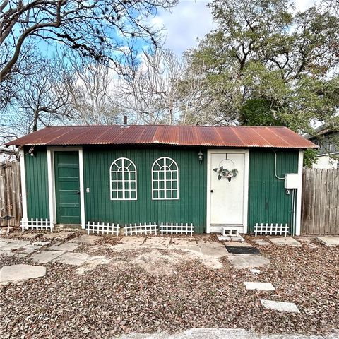 609 E Corpus Christi St, Beeville, TX 78102