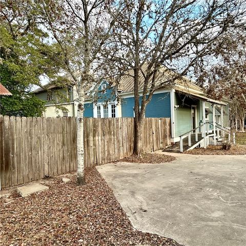 609 E Corpus Christi St, Beeville, TX 78102