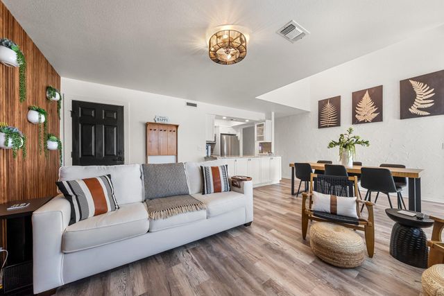 200 Free Rein 17, Horseshoe Bay, TX 78657