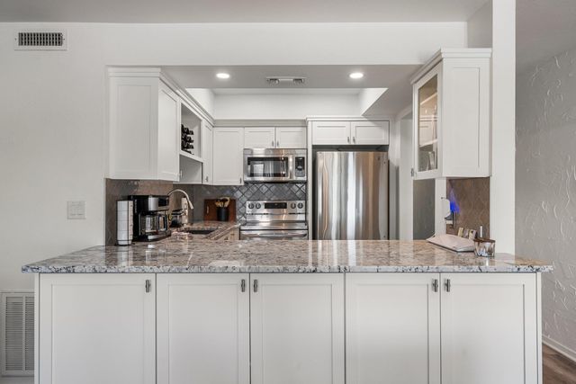 200 Free Rein 17, Horseshoe Bay, TX 78657