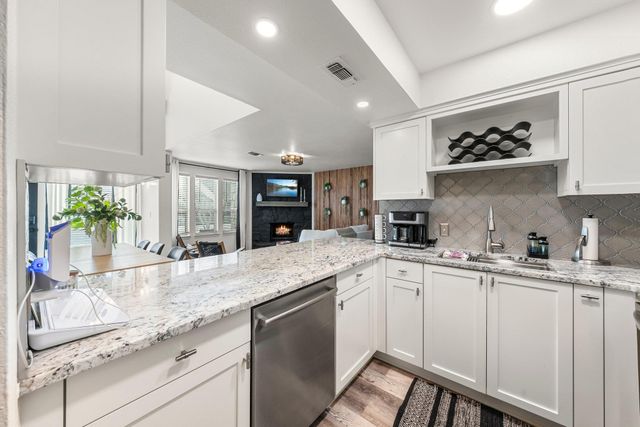 200 Free Rein 17, Horseshoe Bay, TX 78657