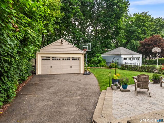 400 Buena Vista Road, Fairfield, CT 06825