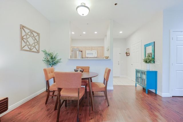 8 Walnut St 209, Peabody, MA 01960