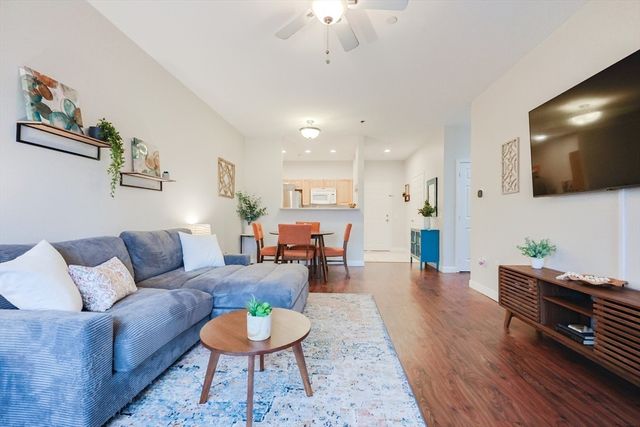 8 Walnut St 209, Peabody, MA 01960