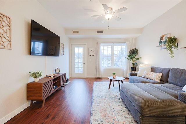 8 Walnut St 209, Peabody, MA 01960