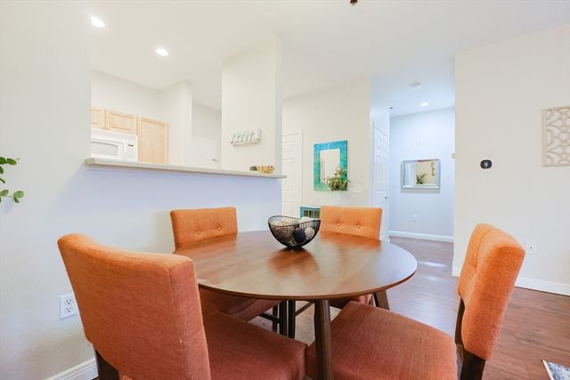 8 Walnut St 209, Peabody, MA 01960